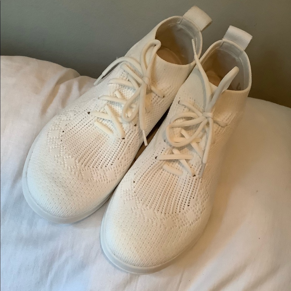 Sz 6 Fit Flop Knit sneaker